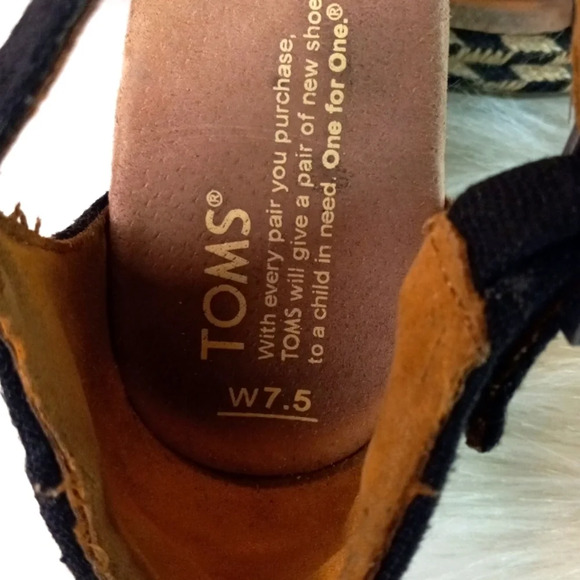 TOMS Woman's Canvas Chevron-Wedge Sandal B/W Sz 7.5 - Picture 10 of 12